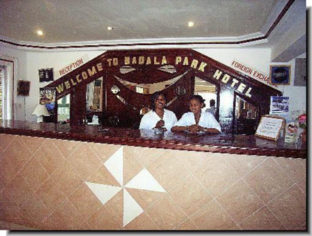 Badala Park Hotel Kotu Bagian luar foto