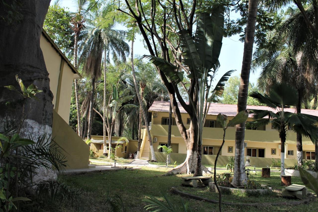 Badala Park Hotel Kotu Bagian luar foto