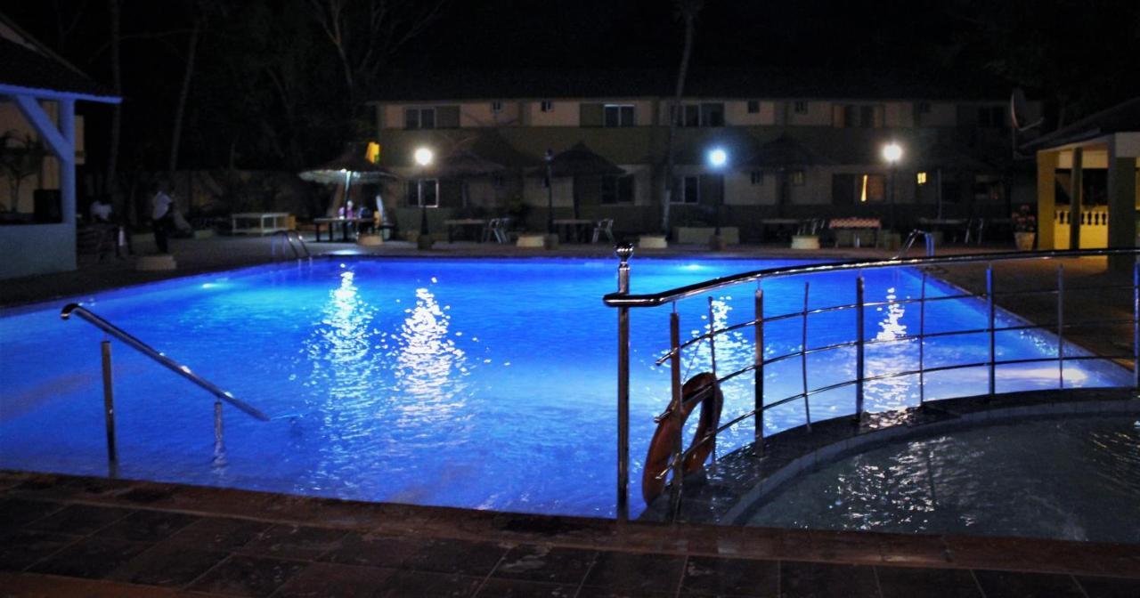 Badala Park Hotel Kotu Bagian luar foto