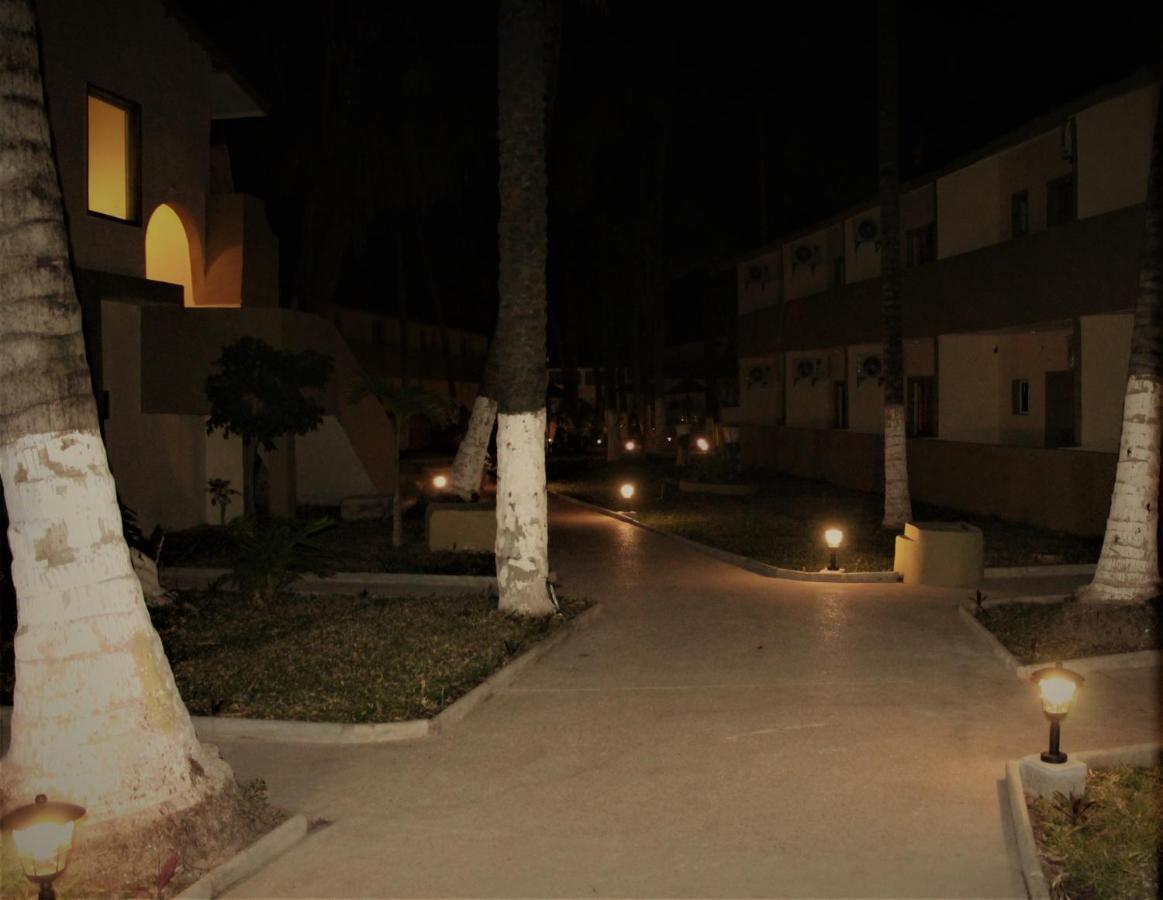Badala Park Hotel Kotu Bagian luar foto