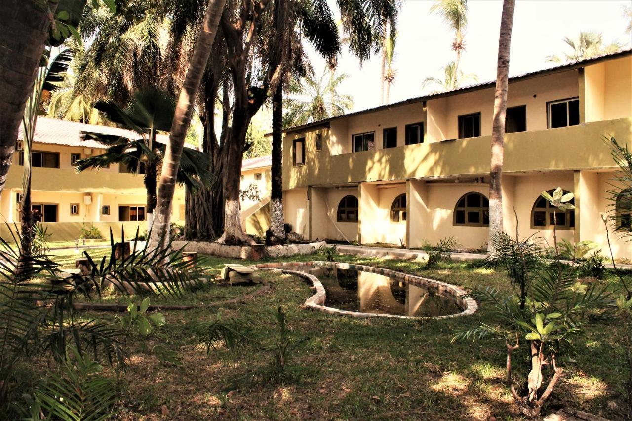 Badala Park Hotel Kotu Bagian luar foto